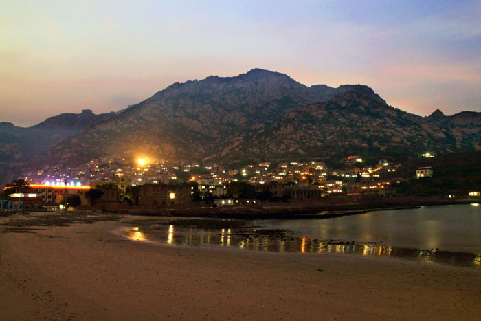 青山渔村夜景
